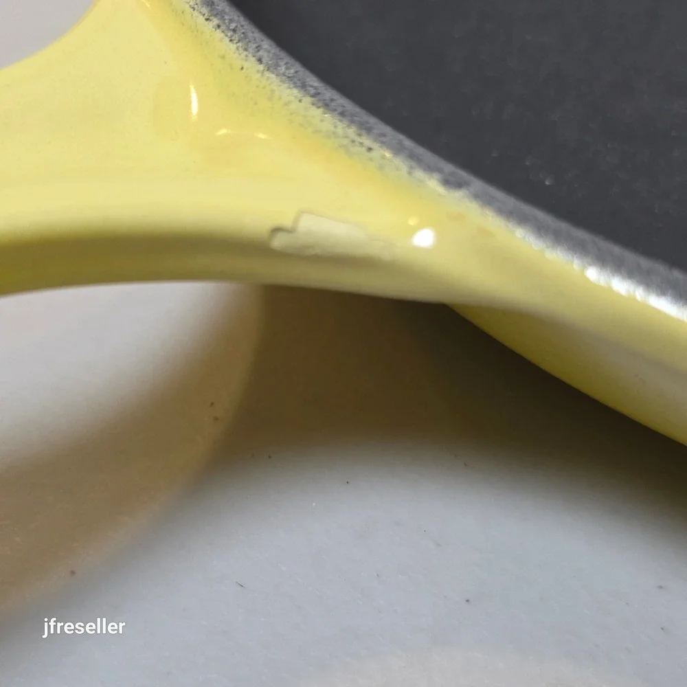 Le Creuset Yellow Enameled Cast Iron Skillet 10.5 Inch Frying Pan Pour Spouts